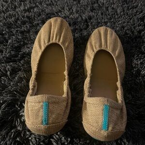 Tieks . Wheat color